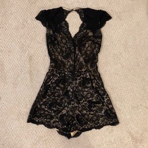 Bebe lace romper with keyhole back 00